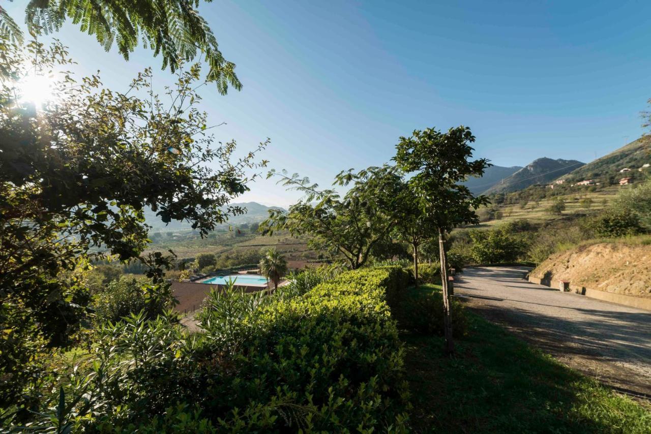 Tenuta D'Amore Hotel San Mango Piemonte Exterior photo